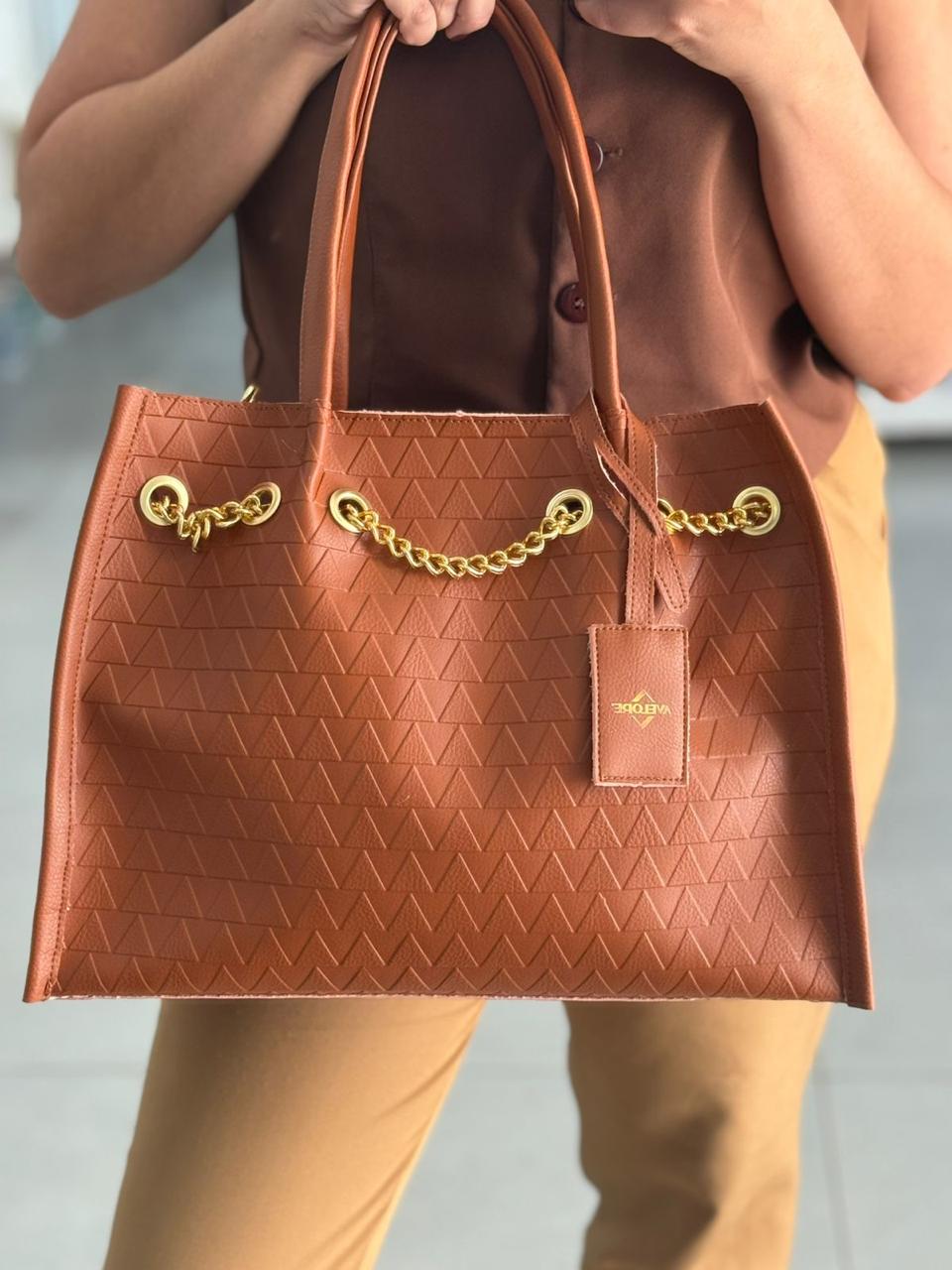 Bolsa Tote Feminina Grande com Corrente Dourada