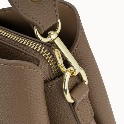 👜 Bolsa Estruturada com Fecho Metálico