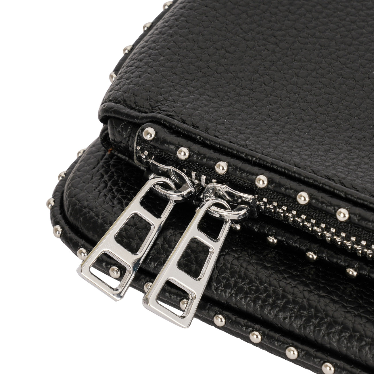 Bolsa Tiracolo com Corrente e Detalhe Metálico