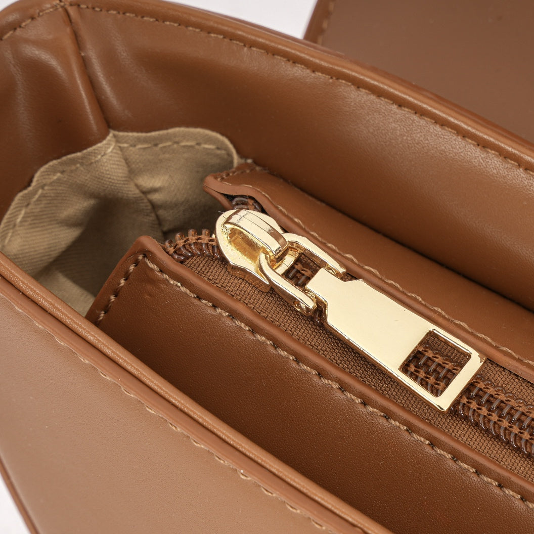 Bolsa Transversal com Tachas