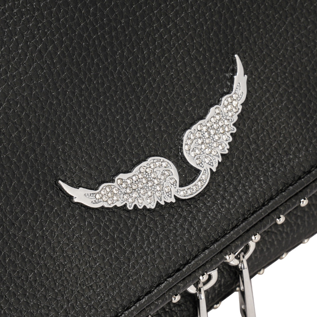 Bolsa Tiracolo com Corrente e Detalhe Metálico