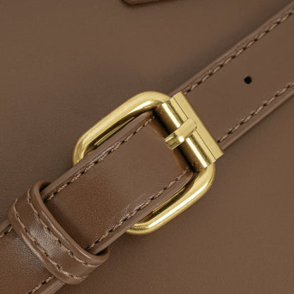 Bolsa Estruturada com Detalhe em Corrente Dourada ✨