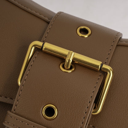 Bolsa Estruturada com Corrente Dourada ✨