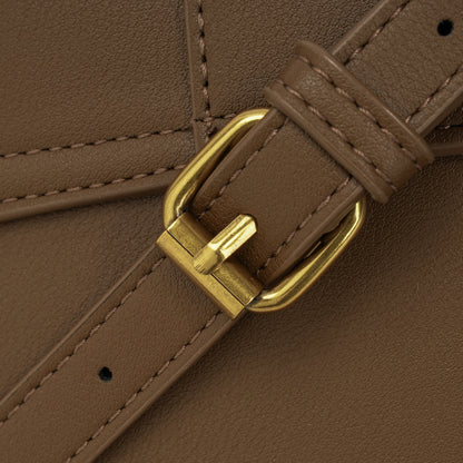 Bolsa Estruturada com Corrente Dourada ✨