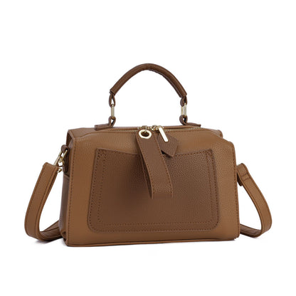 Bolsa Estruturada com Bolso Frontal e Alça Transversal