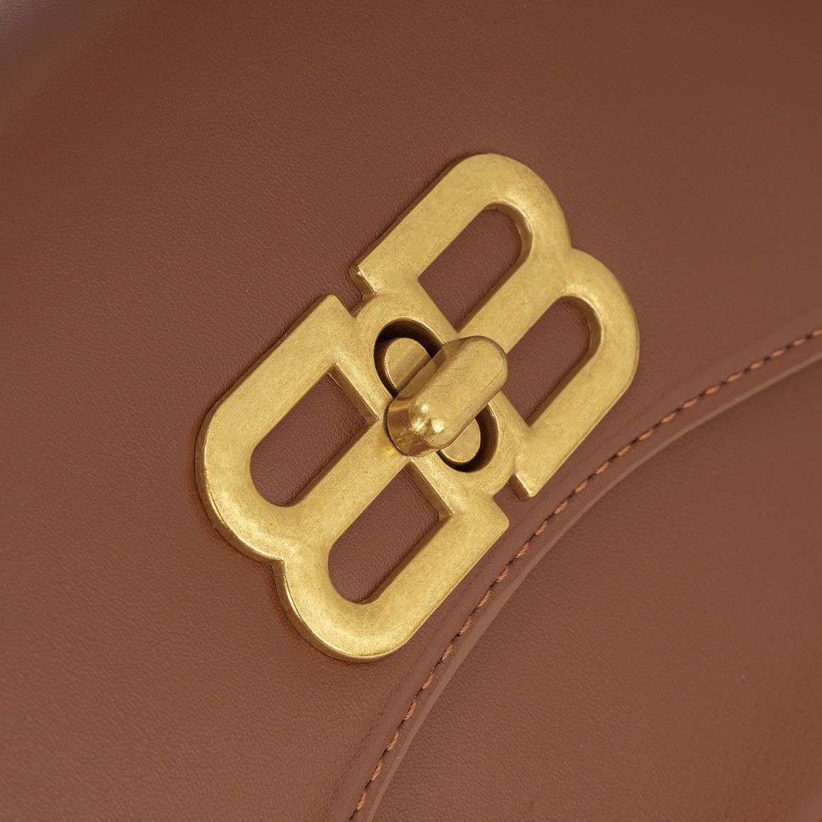 Bolsa Feminina Transversal com Fecho Metálico